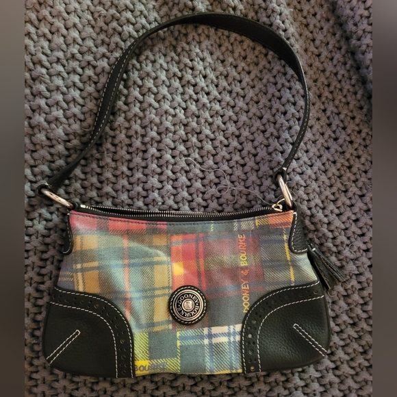 Dooney and Bourke purse - Picture 1 of 7